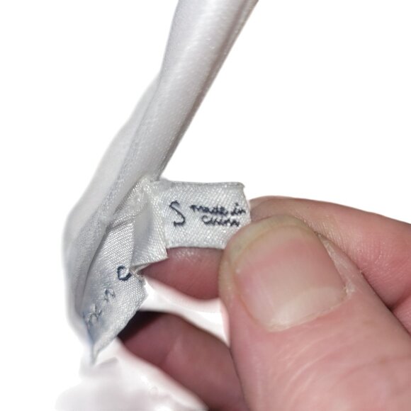 White Sleeveless Deep V-Neck Gown With Gold Glitter Waistband & Pleated Skirt Sm - Picture 7 of 9